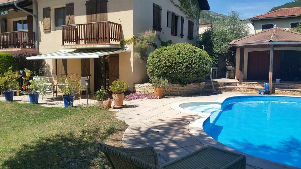 Au Paradis Des Grillons Espinasses Экстерьер фото