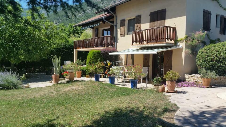 Au Paradis Des Grillons Espinasses Экстерьер фото