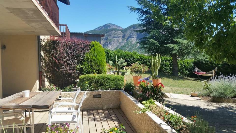Au Paradis Des Grillons Espinasses Экстерьер фото